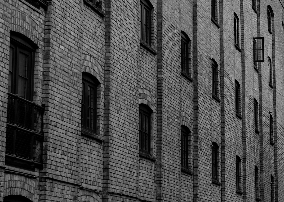 fasadna cigla u tamnoj boji na zgradi tekstura moderne ručno rađene fasadna opeka fasadna cigla u tamnoj boji na zgradi tekstura moderne ručno rađene fasadna opeka