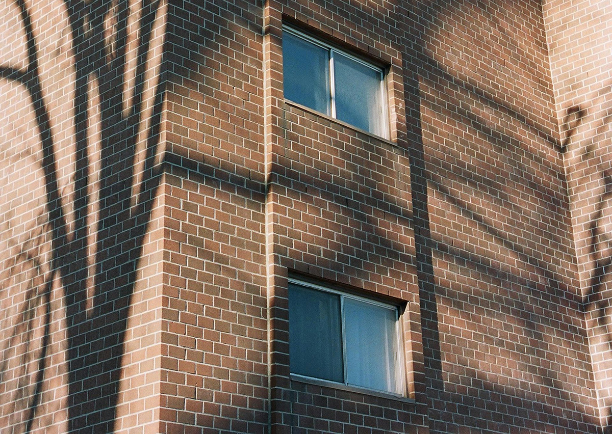 moderna zgrada obložena crvenom fasadnom ciglom kvalitetna fasadna opeka moderna zgrada obložena crvenom fasadnom ciglom kvalitetna fasadna opeka